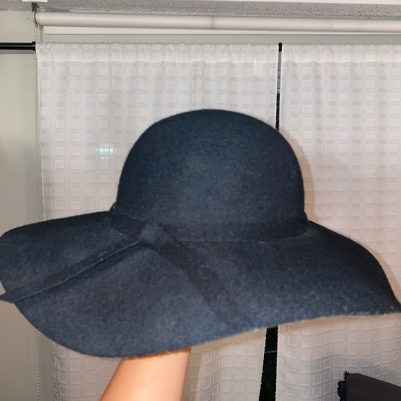 Brandy melville black wool hat - Picture 2 of 3